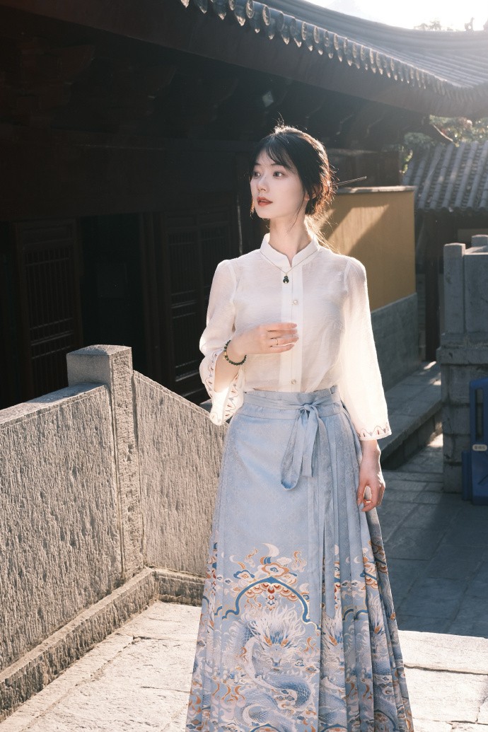 《姐姐当家2》邹市明与冉莹颖争执频发，中年婚姻真相引关注